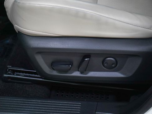 Used 2023 Nissan Rogue SV w/ SV Premium B Package AWD/4WD image 24