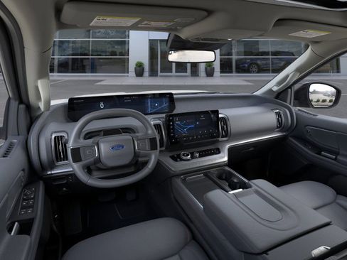 New 2025 Ford Expedition Active image 9