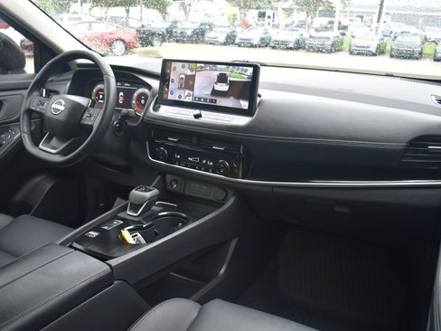 Used 2025 Nissan Rogue SL FWD image 65