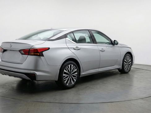 Used 2025 Nissan Altima 2.5 SV image 9