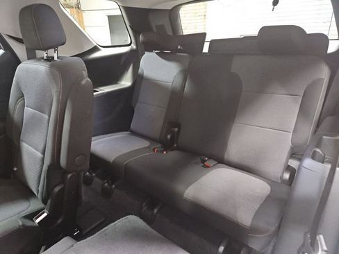 Used 2021 Chevrolet Traverse LT image 25