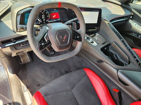 Used 2024 Chevrolet Corvette Stingray Premium Cpe w/ Z51 Performance Package RWD image 8