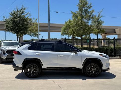 Used 2025 Toyota RAV4 XSE w/ Advanced Technology Package AWD/4WD image 5