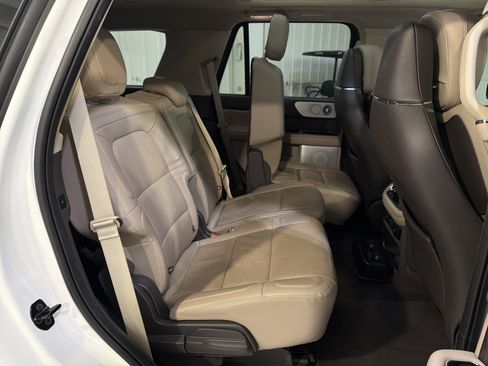 Used 2022 Lincoln Navigator Reserve RWD image 12