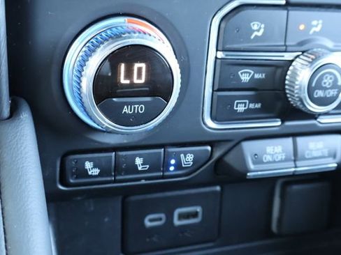 Used 2024 GMC Yukon XL AT4 w/ Technology Package image 33