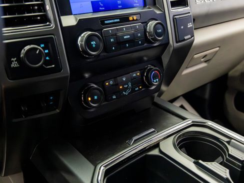 Used 2021 Ford F250 XLT w/ FX4 Off-Road Package image 46