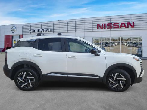 New 2026 Nissan Kicks SV w/ Cold Weather Package FWD image 4