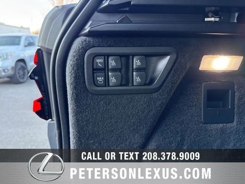 Used 2024 BMW X7 M60i w/ M Sport Professional Package image 22