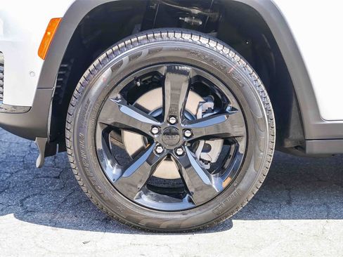 New 2025 Jeep Grand Cherokee L Limited w/ Luxury Tech Group II image 10