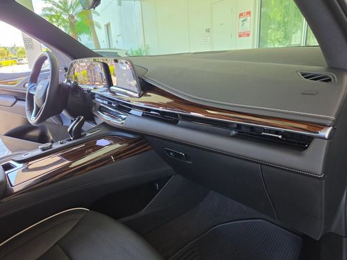 Used 2023 Cadillac Escalade ESV Premium Luxury AWD/4WD image 25