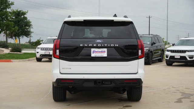 Used 2025 Ford Expedition Active AWD/4WD image 8