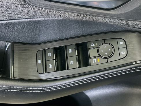 Used 2023 Nissan Rogue SV FWD image 15