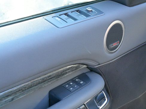 Used 2019 Land Rover Discovery HSE image 21