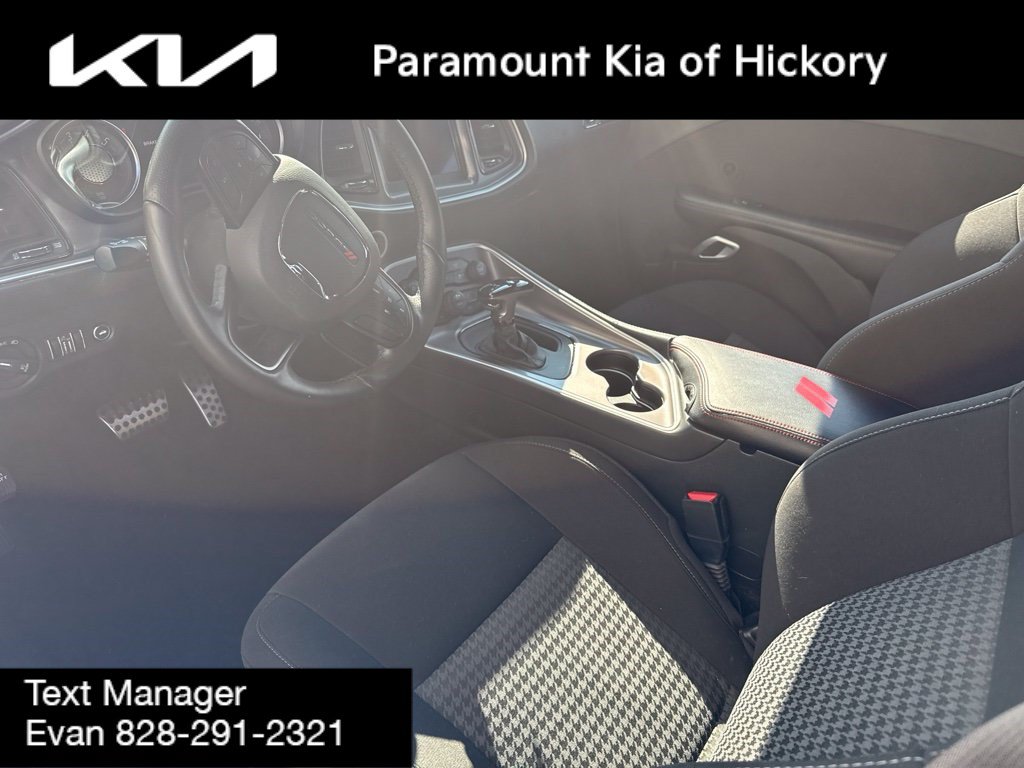 Used 2022 Dodge Challenger R/T w/ Driver Convenience Group RWD image 16