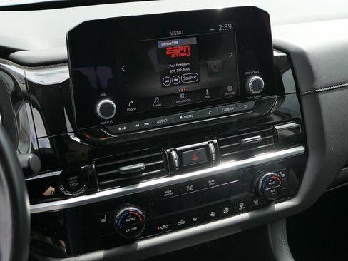 Used 2025 Nissan Pathfinder SV FWD image 19