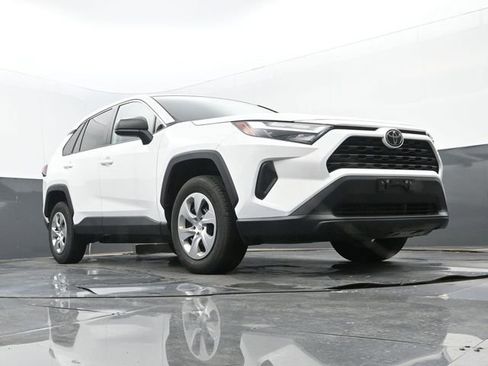Used 2023 Toyota RAV4 LE FWD image 9
