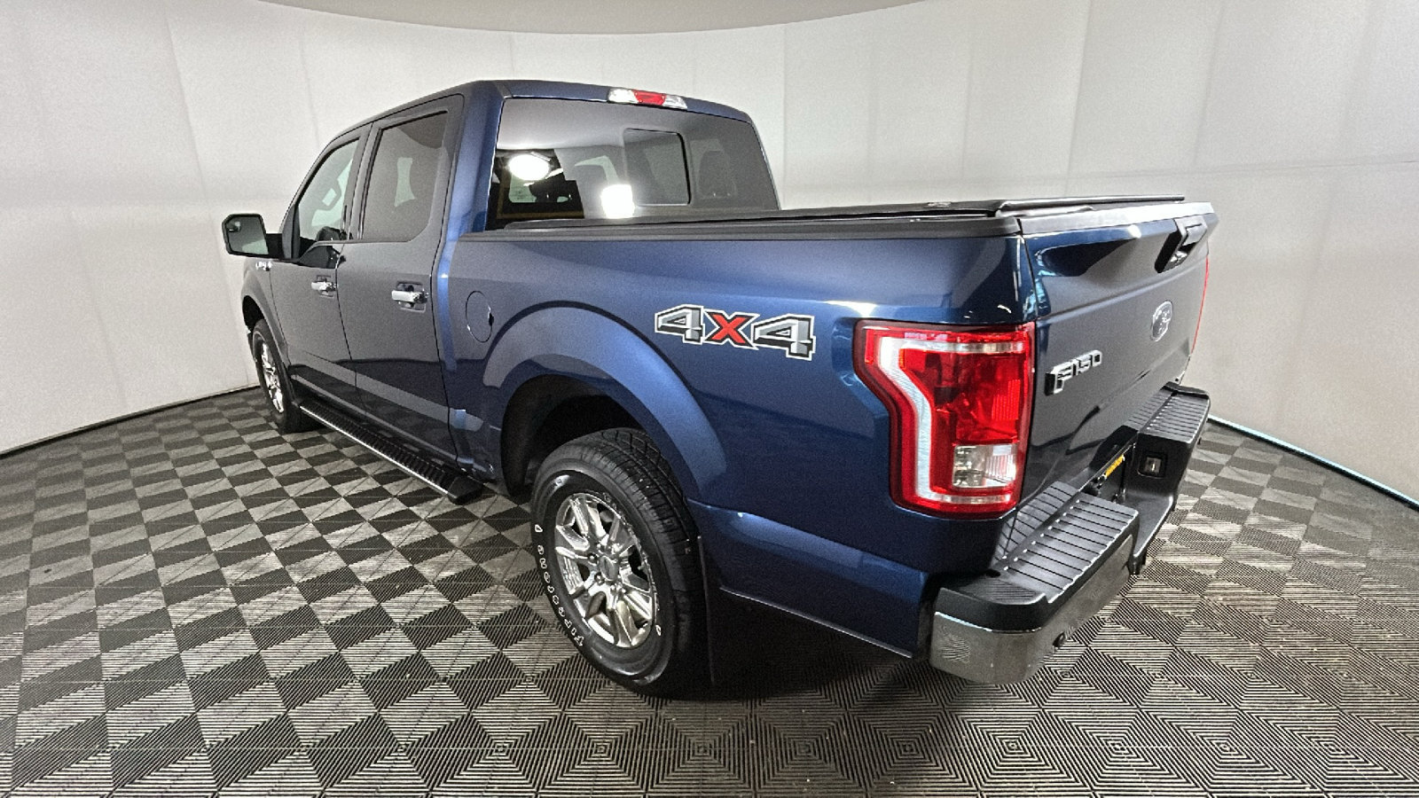 Used 2015 Ford F150 XLT w/ Equipment Group 302A Luxury AWD/4WD image 5