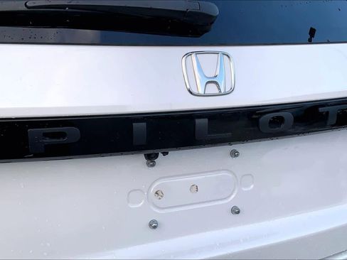 Used 2023 Honda Pilot Touring image 10