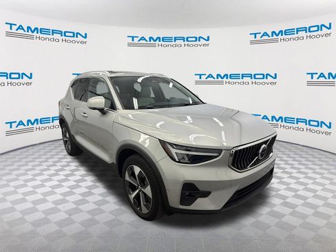 Used 2023 Volvo XC40 B5 Ultimate AWD/4WD image 7