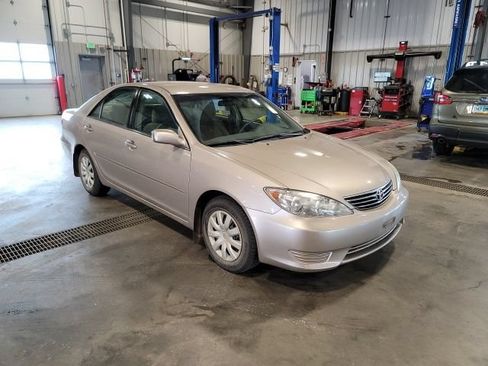 Used 2006 Toyota Camry LE FWD image 1