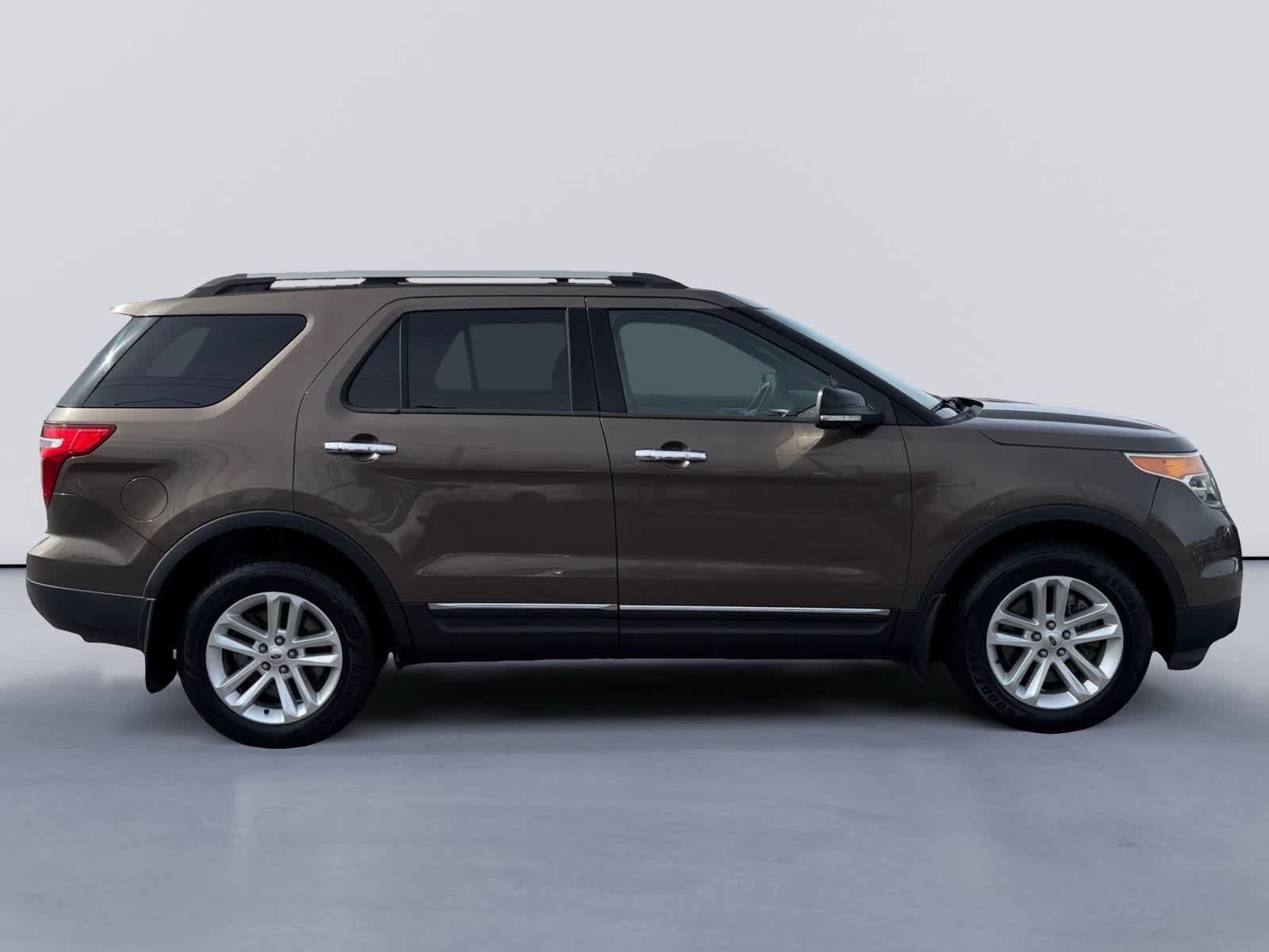Used 2015 Ford Explorer XLT w/ Equipment Group 201A AWD/4WD image 6