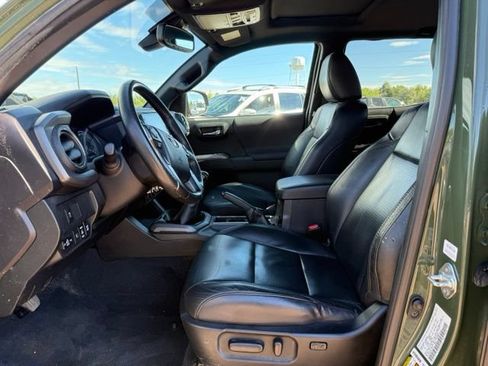 Used 2021 Toyota Tacoma TRD Off-Road w/ TRD Premium Off Road Package AWD/4WD image 16