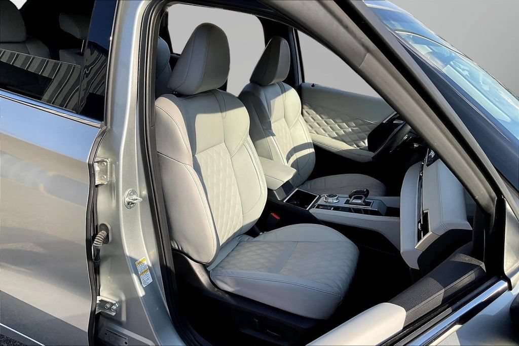 Used 2024 Mitsubishi Outlander SEL AWD/4WD image 29