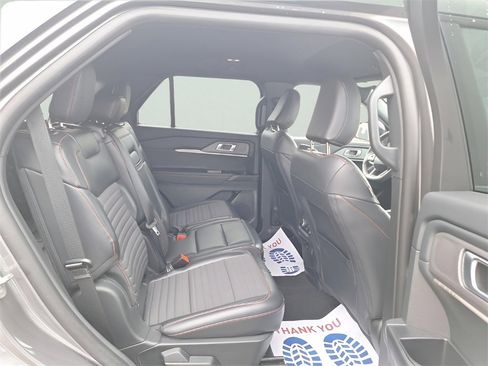 Used 2025 Ford Explorer ST-Line w/ ST-Line Street Pack image 12