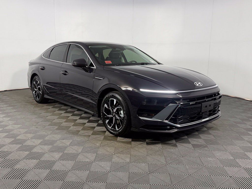 Used 2025 Hyundai Sonata SEL FWD image 4