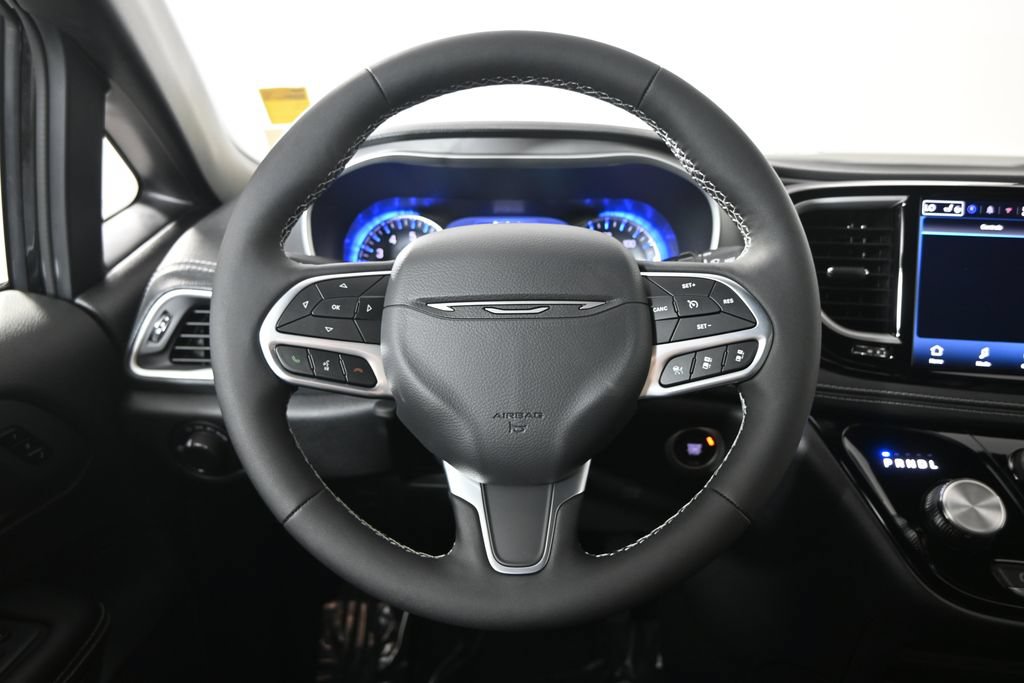 New 2027 Chrysler Pacifica Select AWD/4WD image 36