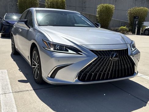 Used 2025 Lexus ES 350 w/ Premium Package FWD image 12