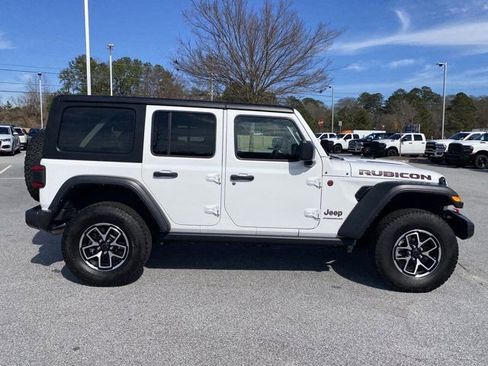 Used 2024 Jeep Wrangler Unlimited Rubicon image 3
