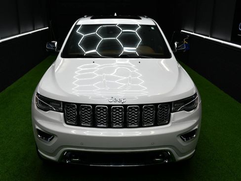 Used 2021 Jeep Grand Cherokee Overland AWD/4WD image 11
