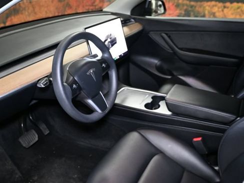Used 2022 Tesla Model Y Long Range AWD/4WD image 18