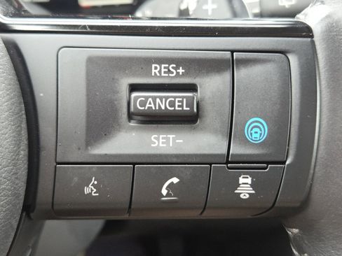 Used 2024 Nissan Rogue SL image 33