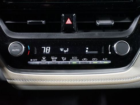 Certified 2025 Toyota Corolla SE image 20