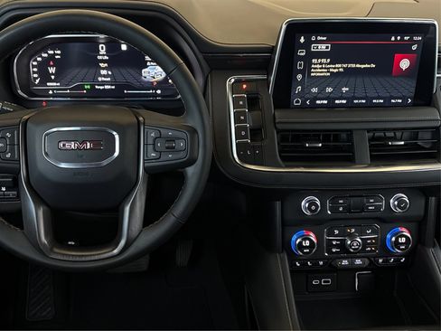 Used 2023 GMC Yukon AT4 w/ Technology Package AWD/4WD image 16