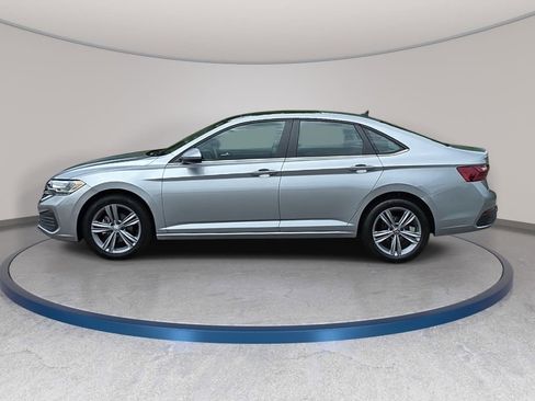Used 2023 Volkswagen Jetta SE w/ Panoramic Sunroof Package FWD image 8
