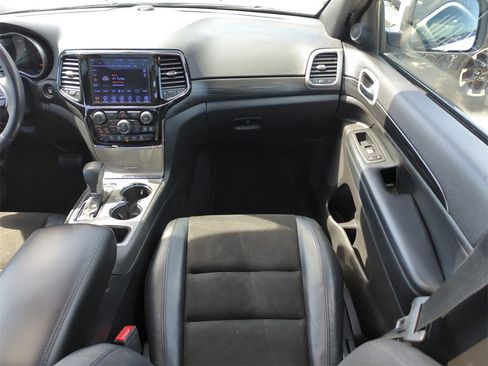 Used 2020 Jeep Grand Cherokee Altitude image 16