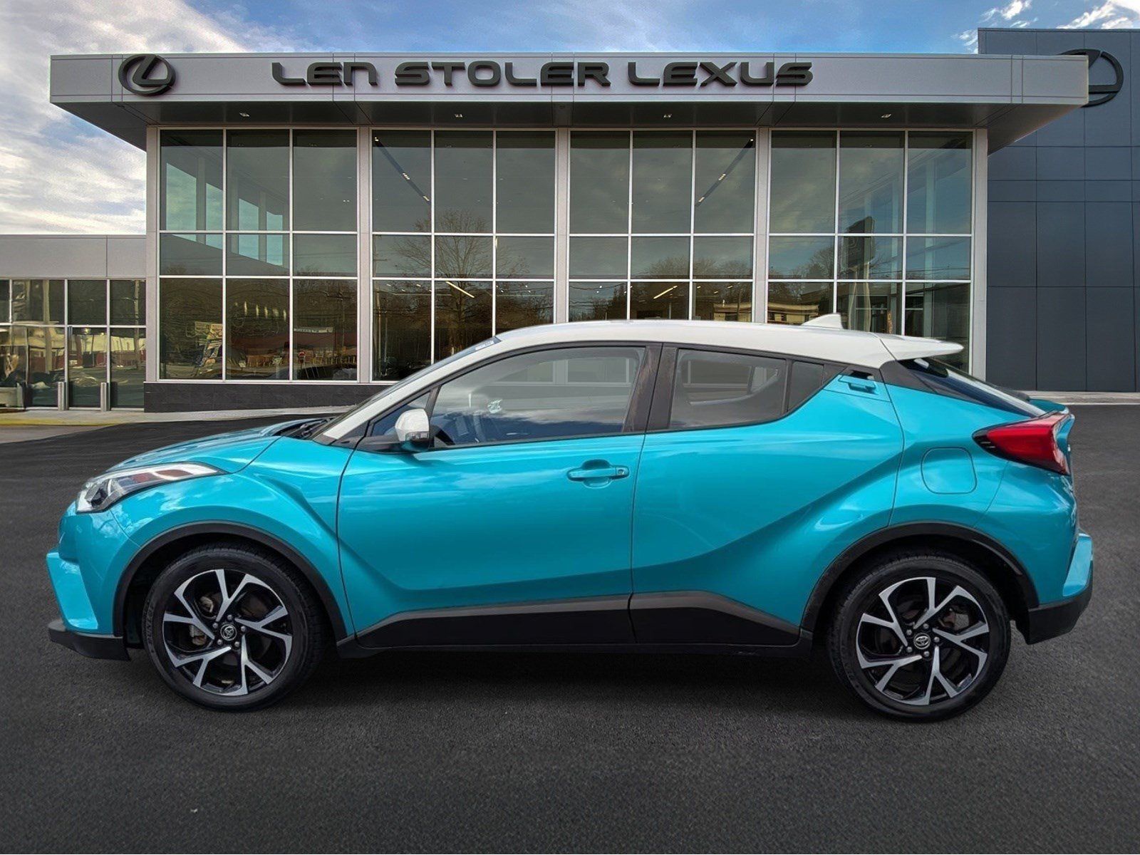 Used 2018 Toyota C-HR XLE FWD image 6