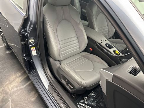 Used 2019 Toyota Avalon XSE image 9