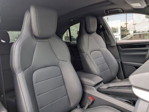 Used 2025 Porsche Macan Electric RWD image 27