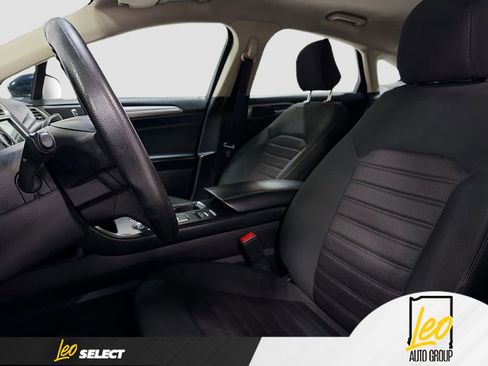 Used 2020 Ford Fusion SE image 19