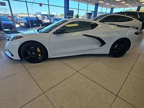 Used 2022 Chevrolet Corvette Stingray Premium Cpe w/ Z51 Performance Package image 4