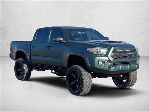 Used 2016 Toyota Tacoma TRD Sport w/ Towing Package image 3