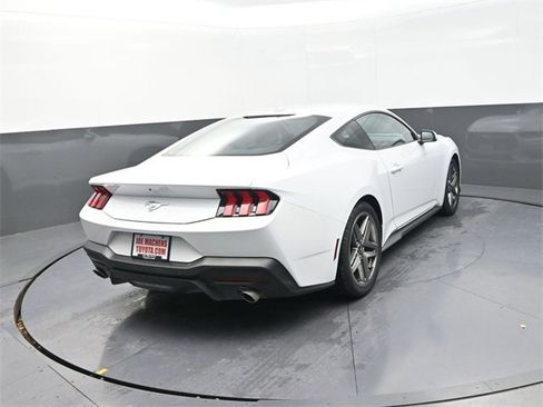 Used 2024 Ford Mustang Coupe image 7