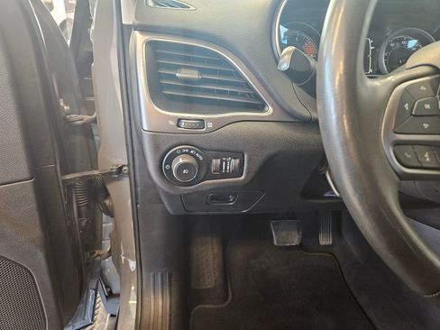 Used 2021 Jeep Cherokee Latitude Lux image 16