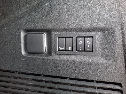 Used 2022 Chevrolet Tahoe Z71 w/ Luxury Package image 31