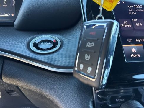 Used 2025 Jeep Grand Cherokee Laredo w/ Luxury Tech Group I image 41