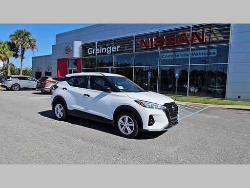 New 2025 Nissan Kicks Play S image 37